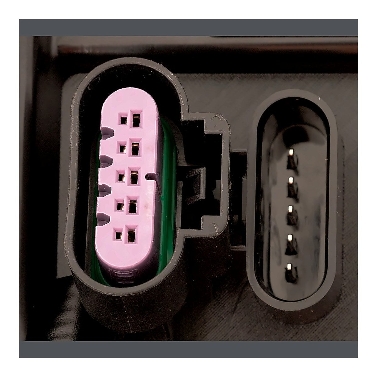 2015-2020 Gmc Yukon Xl - Driver Side Tail Light - connector view, Part GM2800268