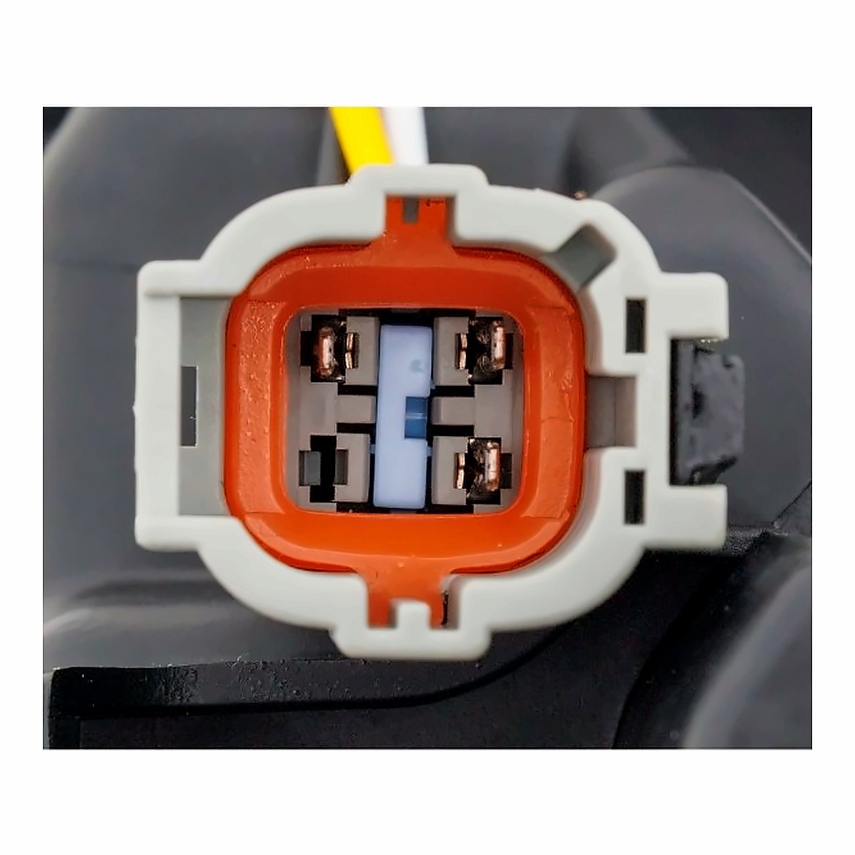 2020-2022 Nissan Versa Sedan - Passenger Side Headlight - side angle, Part NI2503273