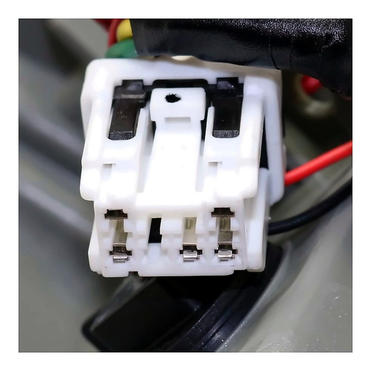 2016-2019 Nissan Sentra - Passenger Side Tail Light - connector view, Part NI2805108