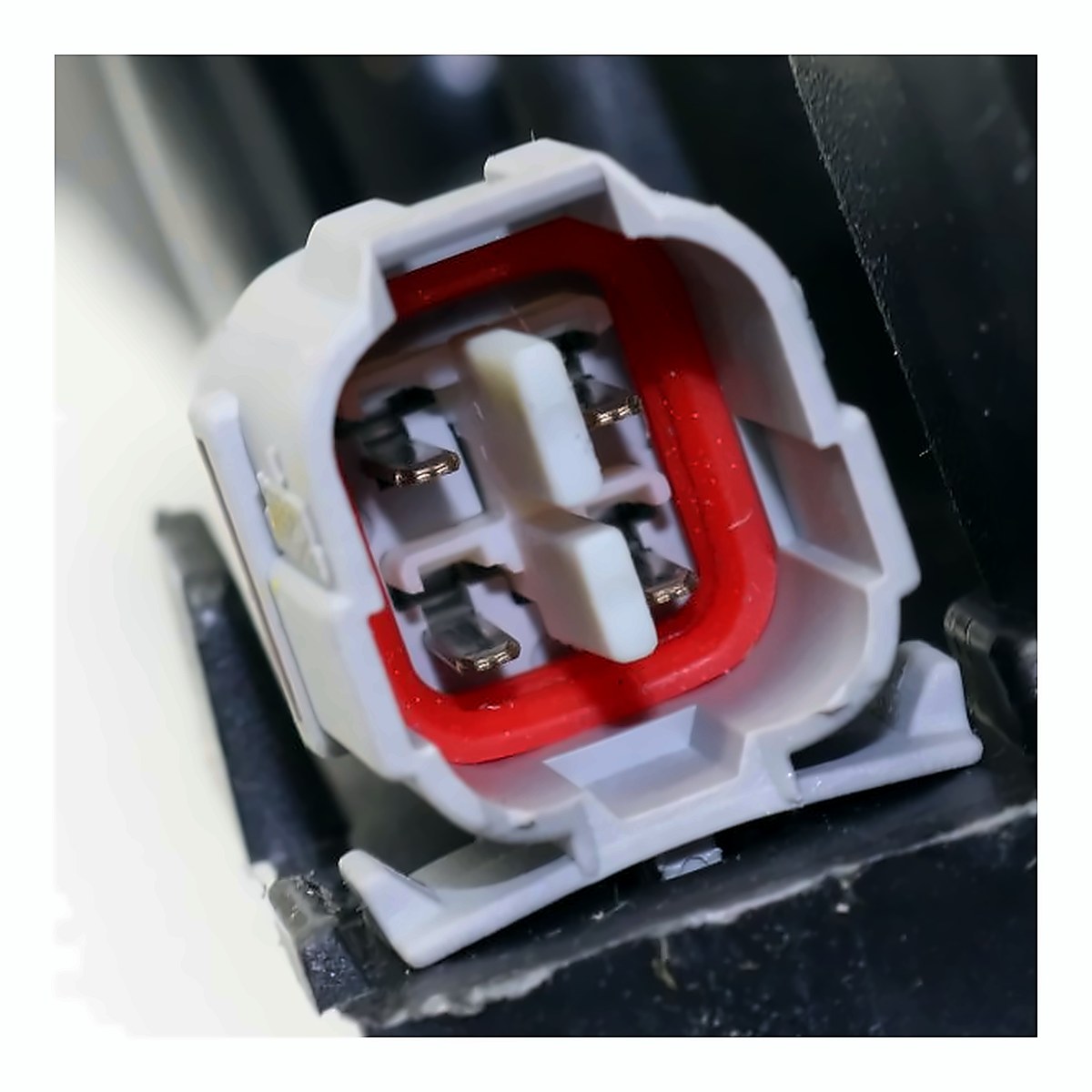 2015-2020 Toyota Sienna - Driver Side Headlight - rear detail view, Part TO2502231
