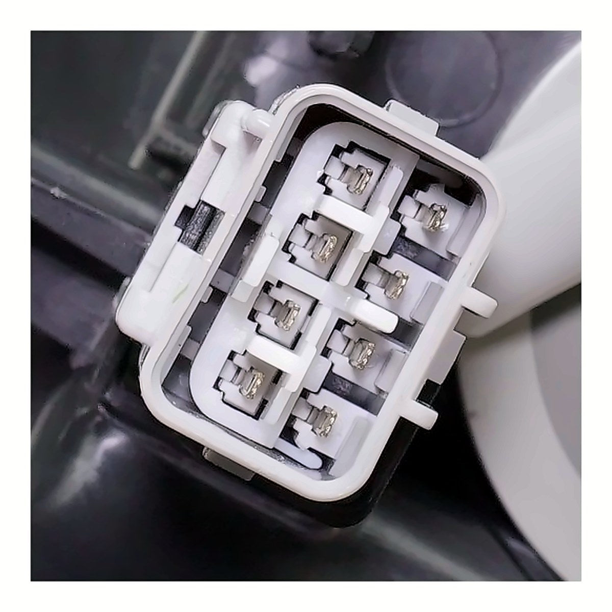 2018 Toyota Camry - Driver Side Headlight - connector view, Part TO2502257