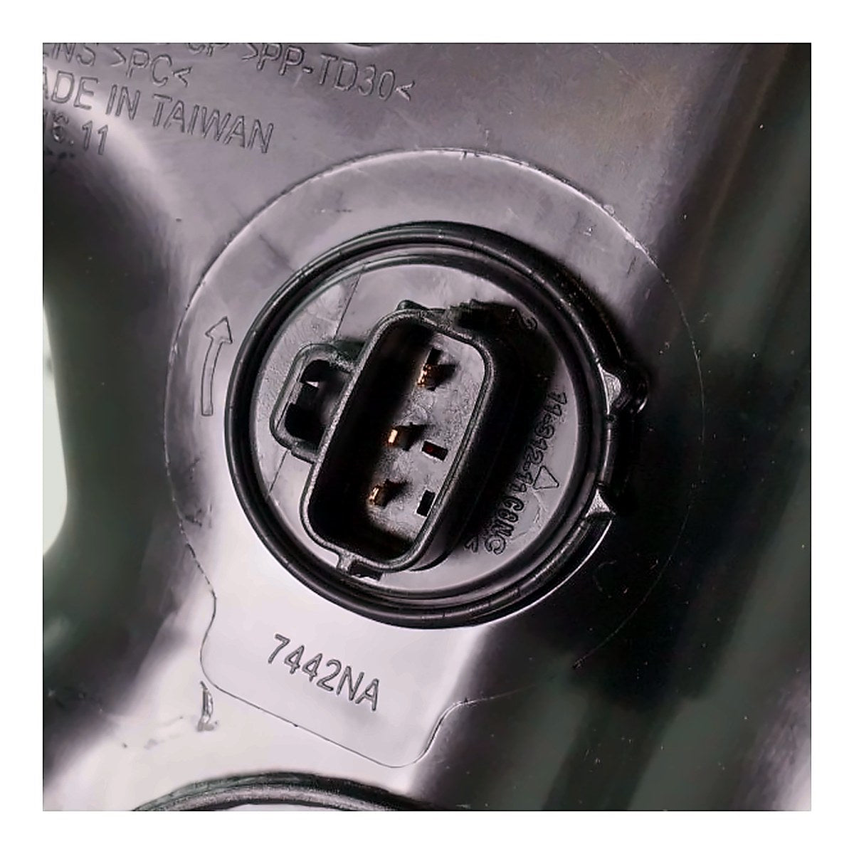 2018-2019 Toyota Tacoma - Driver Side Headlight - connector view, Part TO2502266