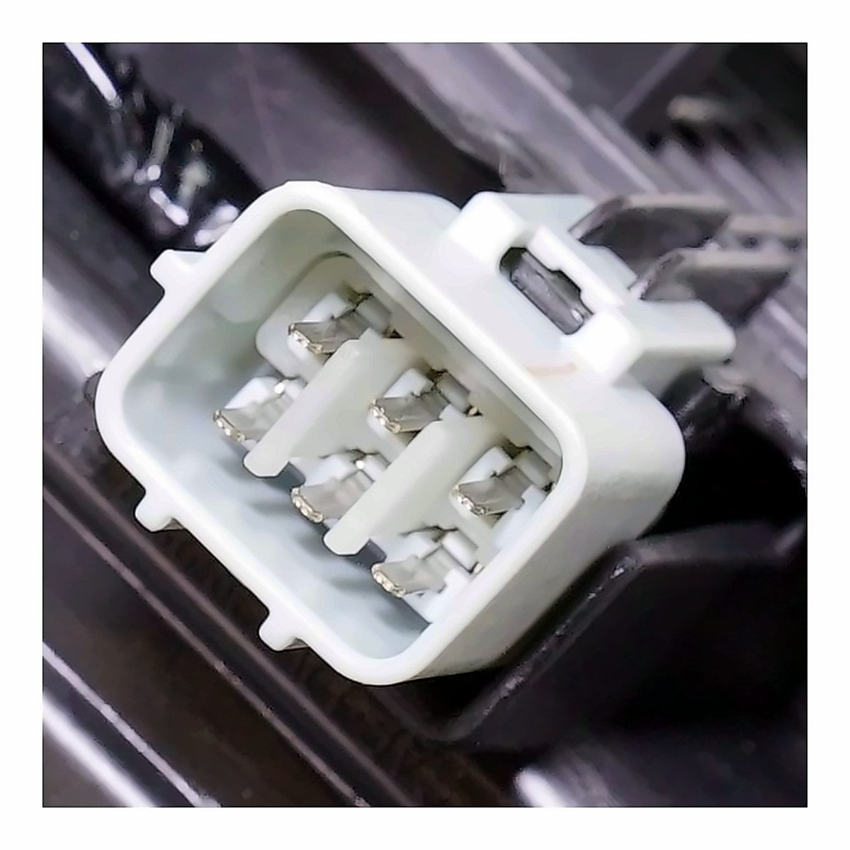 2019-2022 Toyota Prius Awd E - Driver Side Headlight - connector view, Part TO2502280