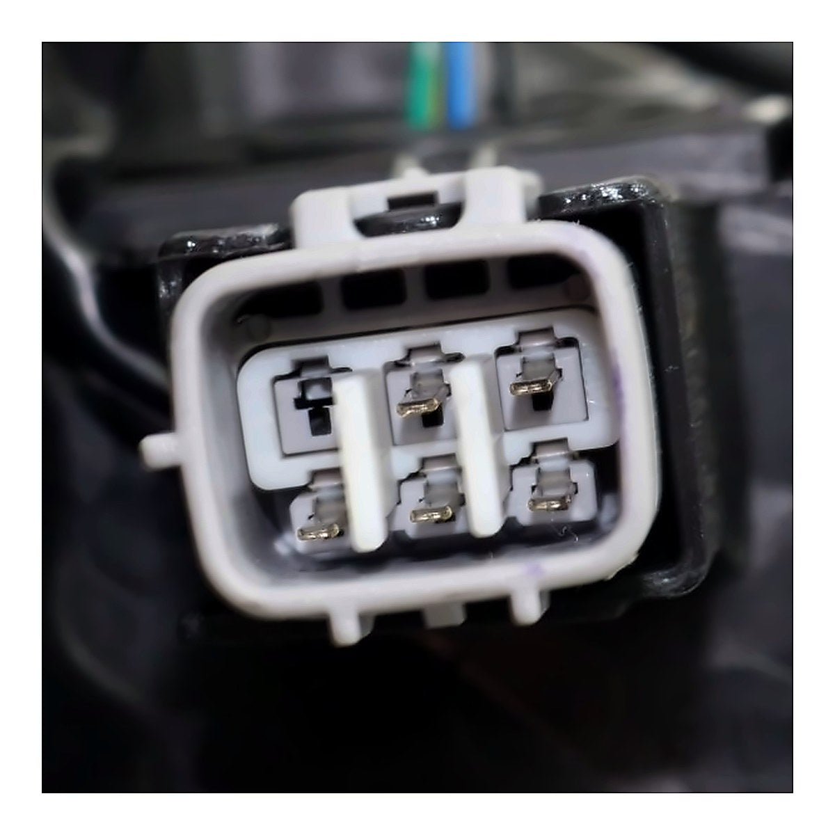 2017-2019 Toyota Corolla Sedan - Passenger Side Headlight - connector view, Part TO2503249